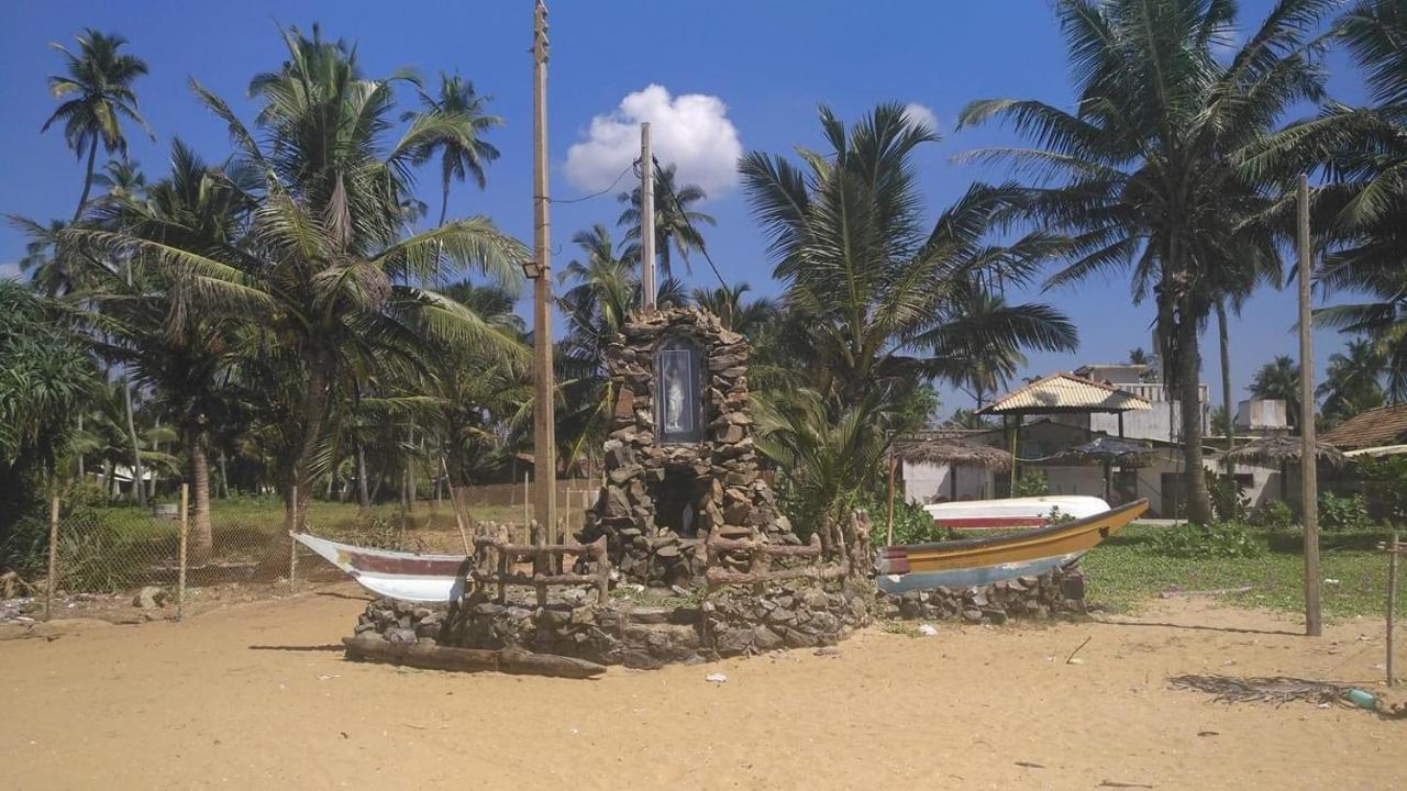 Oyo 459 Barasti Beach Resort Kalutara Bagian luar foto